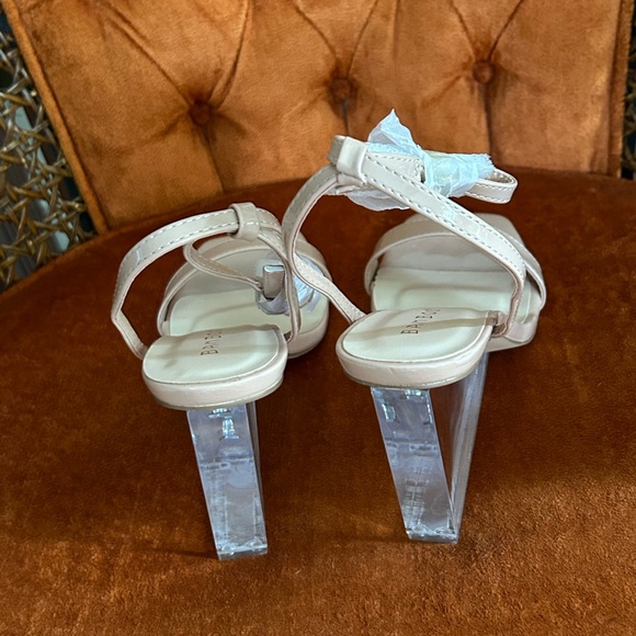 NEW , NUDE WEDGE SANDALS WITH ACRYLIC HEEL - Picture 4 of 5